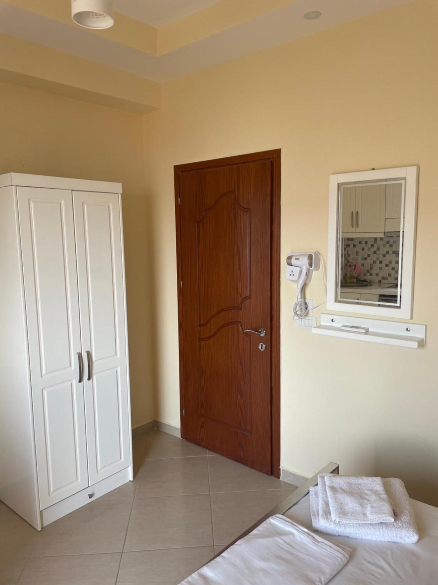 Honey Studios Sarandë Exterior foto